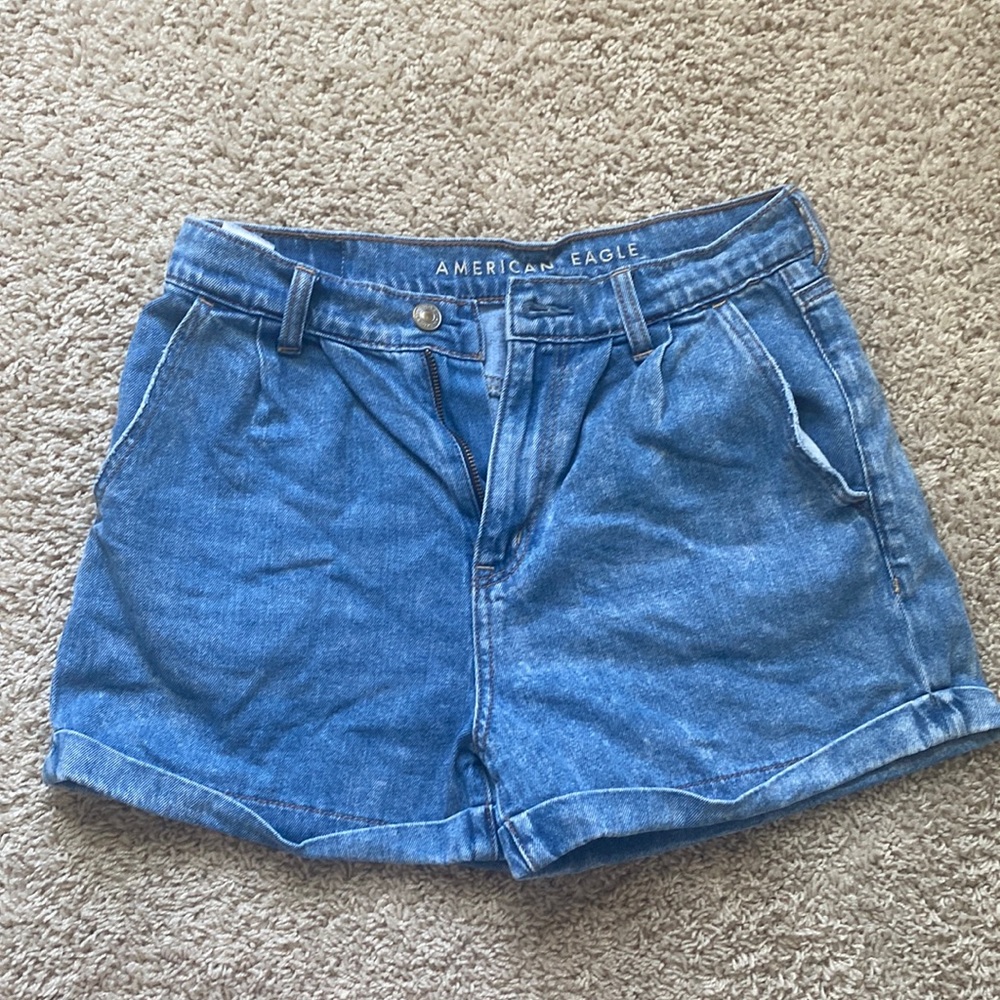 JEAN SHORTS ✨✨ American Eagle Pleated Mom Shorts